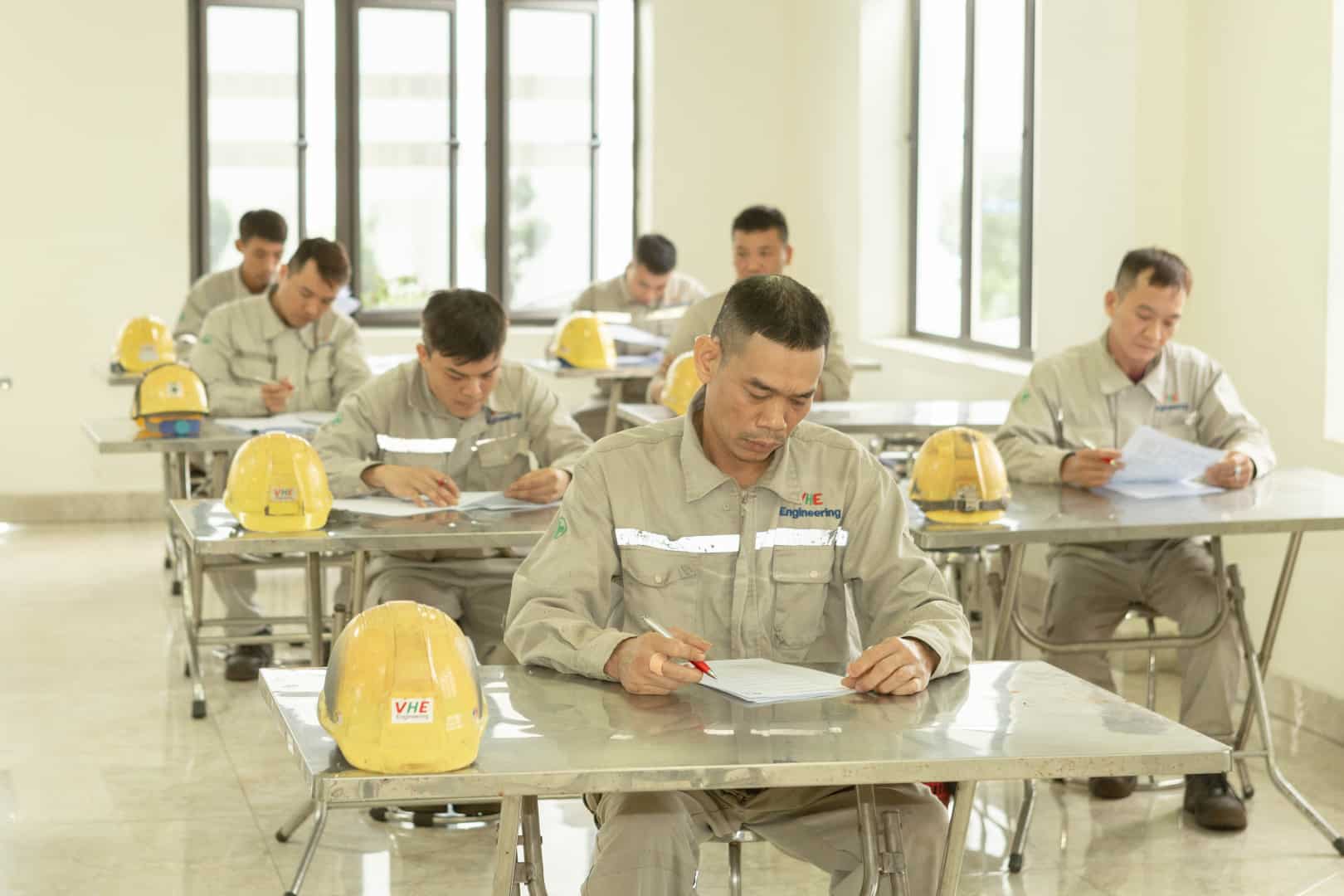 Thi Tay Nghề Thợ Hàn Tại Việt Hàn Engineering 2025 2 Thi tay nghề 2